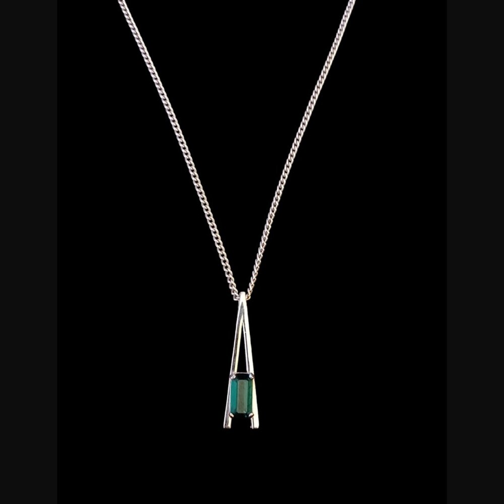 Vintage Avon Park East Collection Silver Tone Green Glass Stone Necklace 22" - Picture 1 of 7